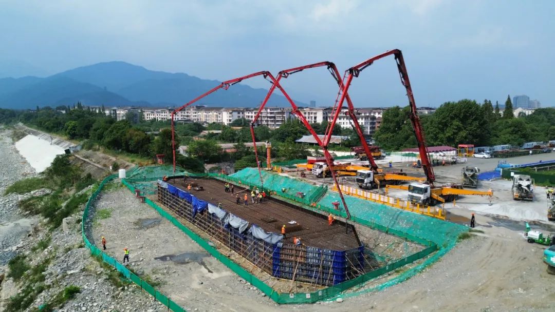 1724727710127115.jpg 青城大橋1.jpg